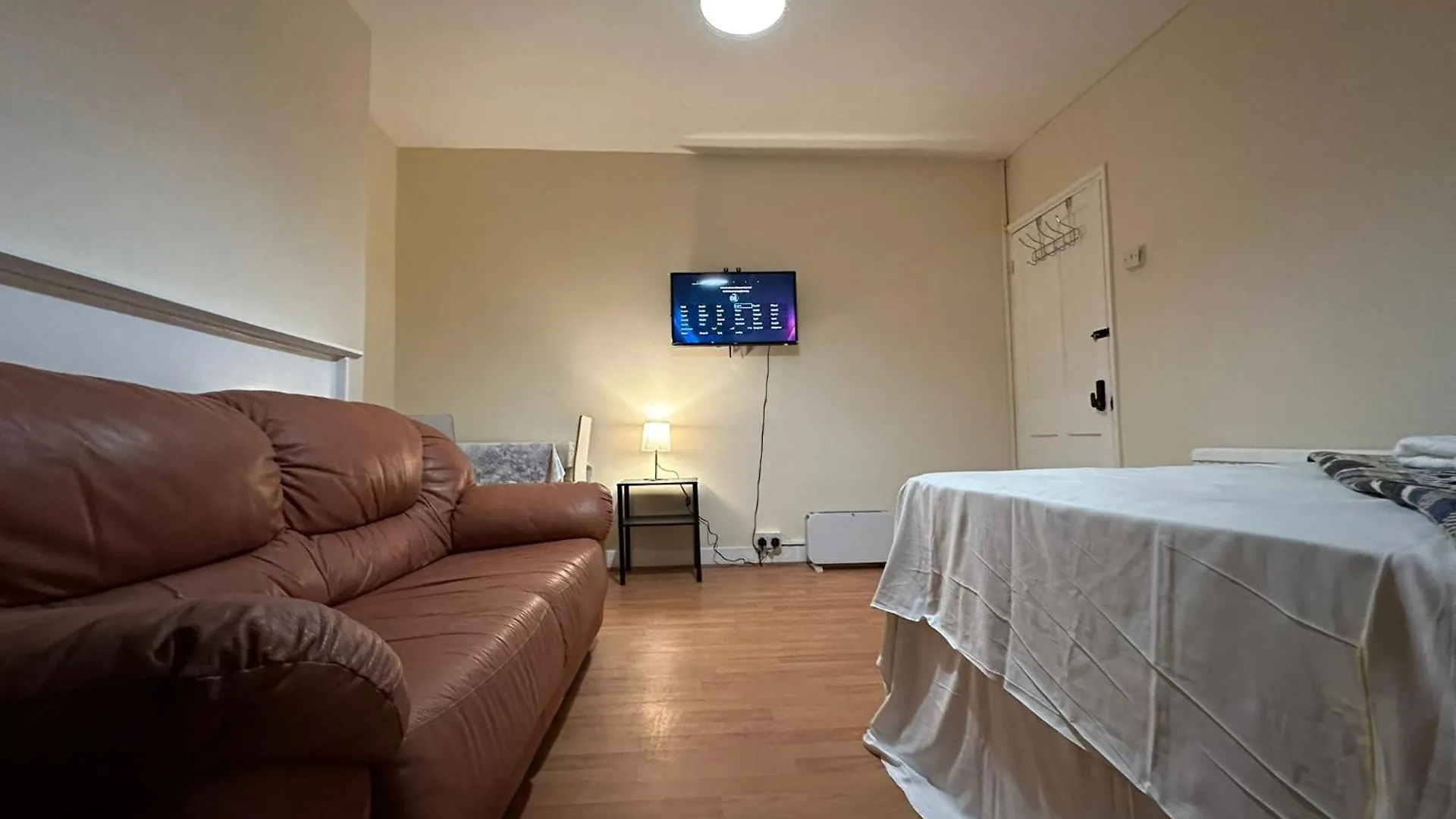 Apartment In Central Tower Bridge Minutes Walk From Bethnal Green, Free Wifi 伦敦