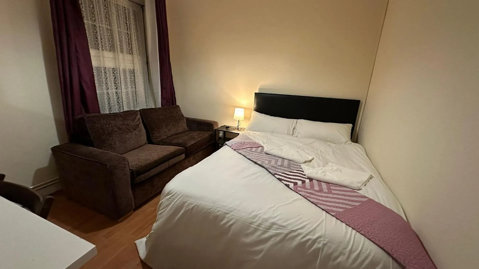 Apartment In Central Tower Bridge Minutes Walk From Bethnal Green, Free Wifi 伦敦