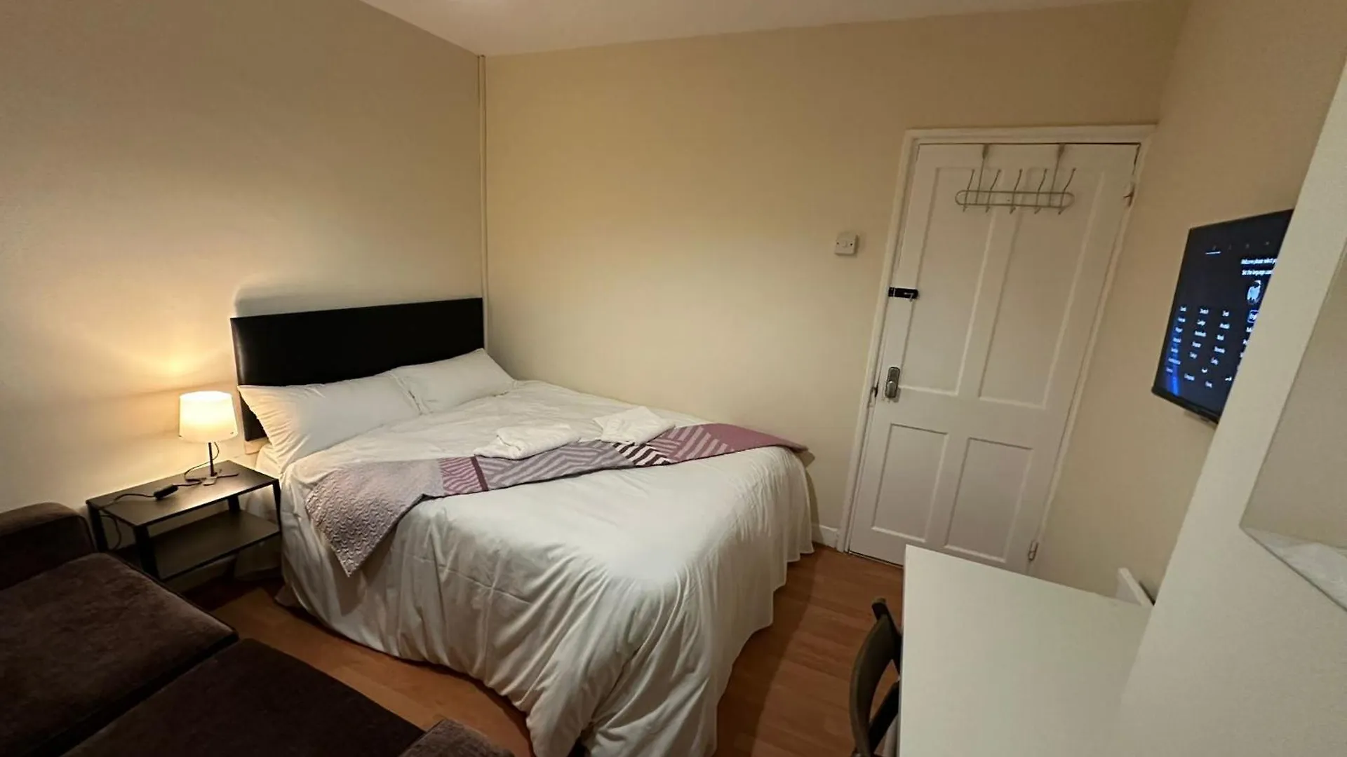 Apartment In Central Tower Bridge Minutes Walk From Bethnal Green, Free Wifi 伦敦